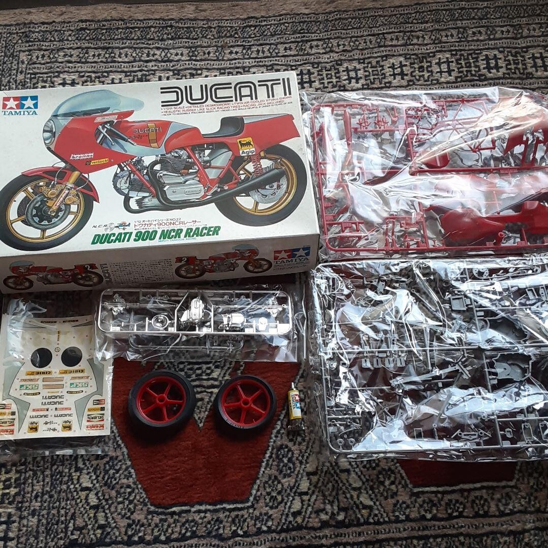 1/12 Ducati NCR プラモデル 1/12 オートバイシリーズ No.022 ドゥカティ 900NCRレーサー