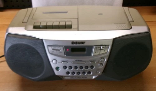 Sony CFD-S22 CD AM/FM Radio Cassette Recorder Mega Bass Vintage Boombox Works
