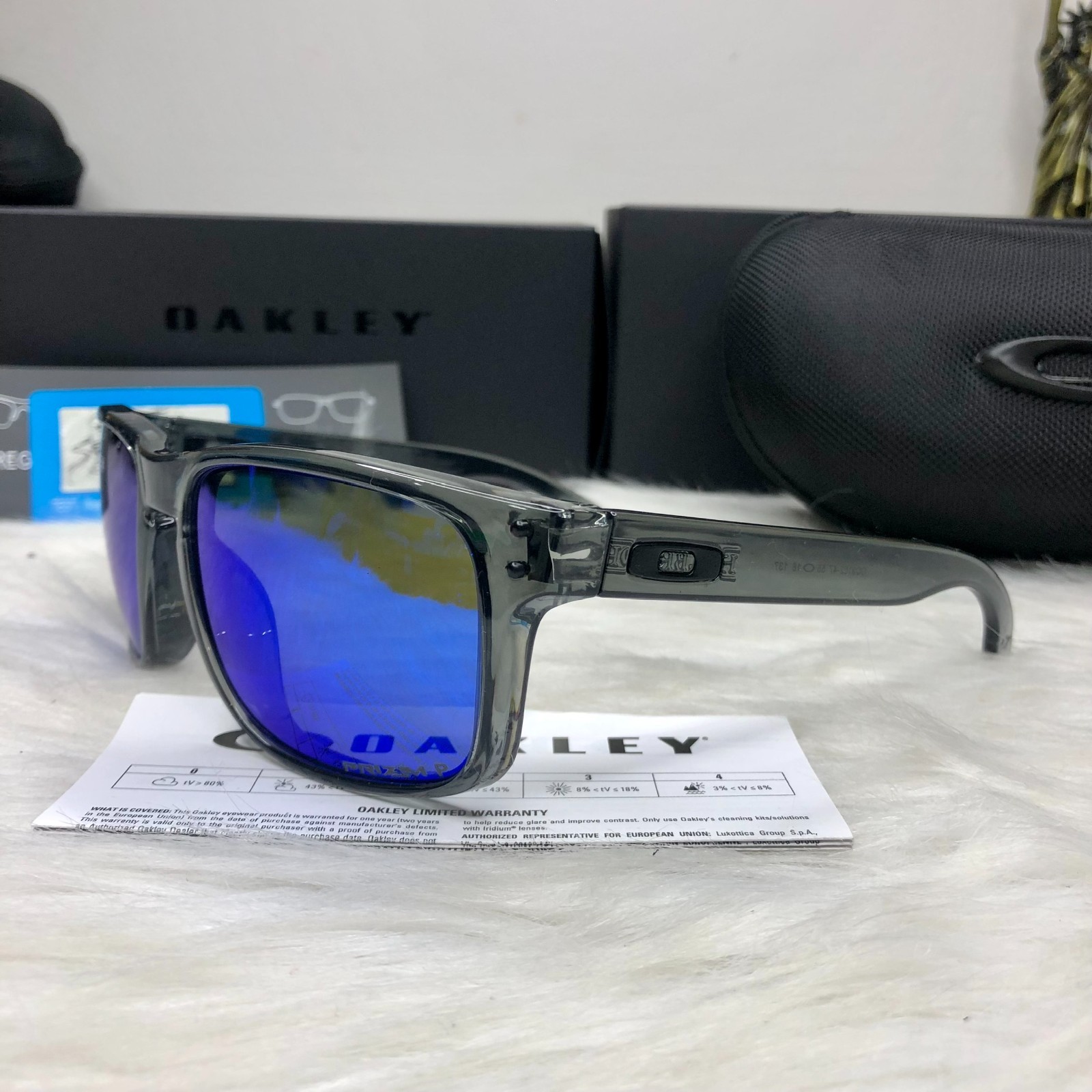 New Oakley Holbrook Polarized Sunglasses Smoke Clear Frame Blue Prizm Lens UV400 alternate view 4