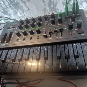Arturia MicroBrute UFO Analog Synthesizer w/ Decksaver!, box, power supply