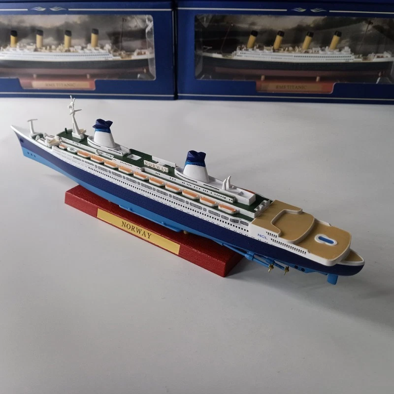 Modello di Nave 1:1250 in Lega Metallica - SS NORWAY, Transatlantico Collezione - Immagine 4 di 4