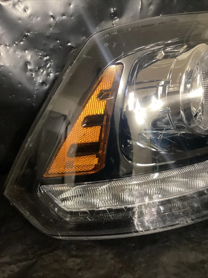 16-24 RAM 1500 Clásico OEM FARO DELANTERO DERECHO PROYECTOR FARO HALÓGENO Foto 2 de 4
