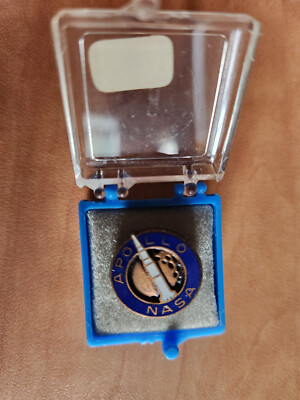 Vintage NASA official Apollo enamel lapel or tie pin, Saturn V