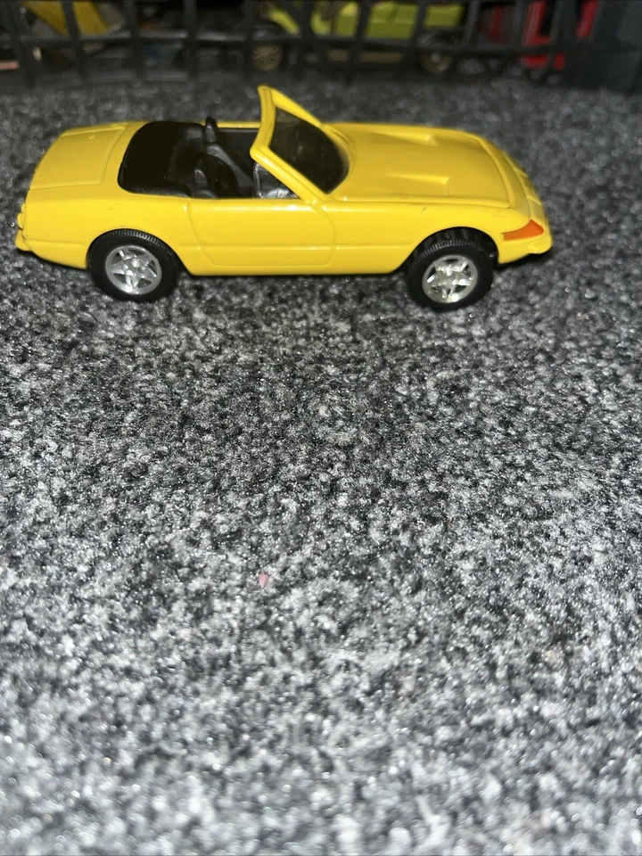 Ferrari 365 GTS4 1969 coche diecast amarillo escala 1:38 acción retroceso 4,5 #42 Foto 4 de 4