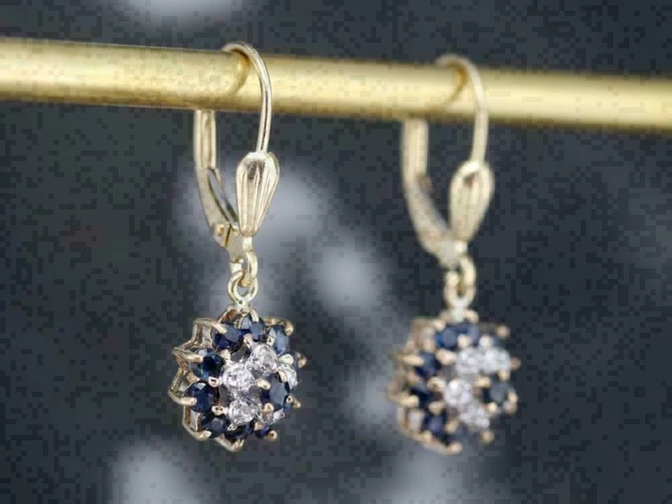 Pendientes colgantes/gotas con racimo de zafiro azul natural de 2,00 quilates enchapados en oro amarillo de 14 quilates Foto 2 de 4