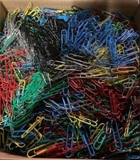 New 2,000 pcs Staples Jumbo Vinyl-Coated Paper Clips, Assorted Colors,  40653 