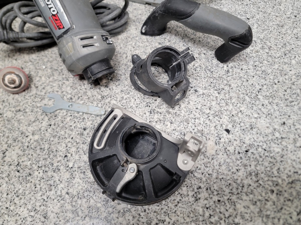 YA−MAN IB-20SZJ Bosch RotoZip RZ20 Saw Rotary Tool w/ Attachments, Parts And Bag