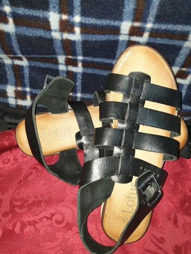 Lotus Ladies Black Strappy Leather Sandals . Pre owned - Picture 2 of 4