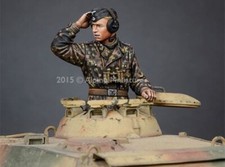 Alpine Miniatures 35187  1/35  WSS Panzer Commander 1