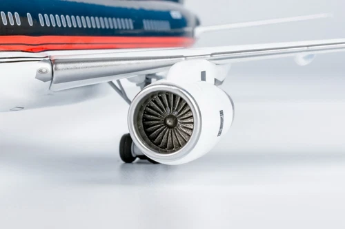 NG Models 1:200 Donald Trump Force One Boeing 757-200 N757AF (42037) - Picture 7 of 13