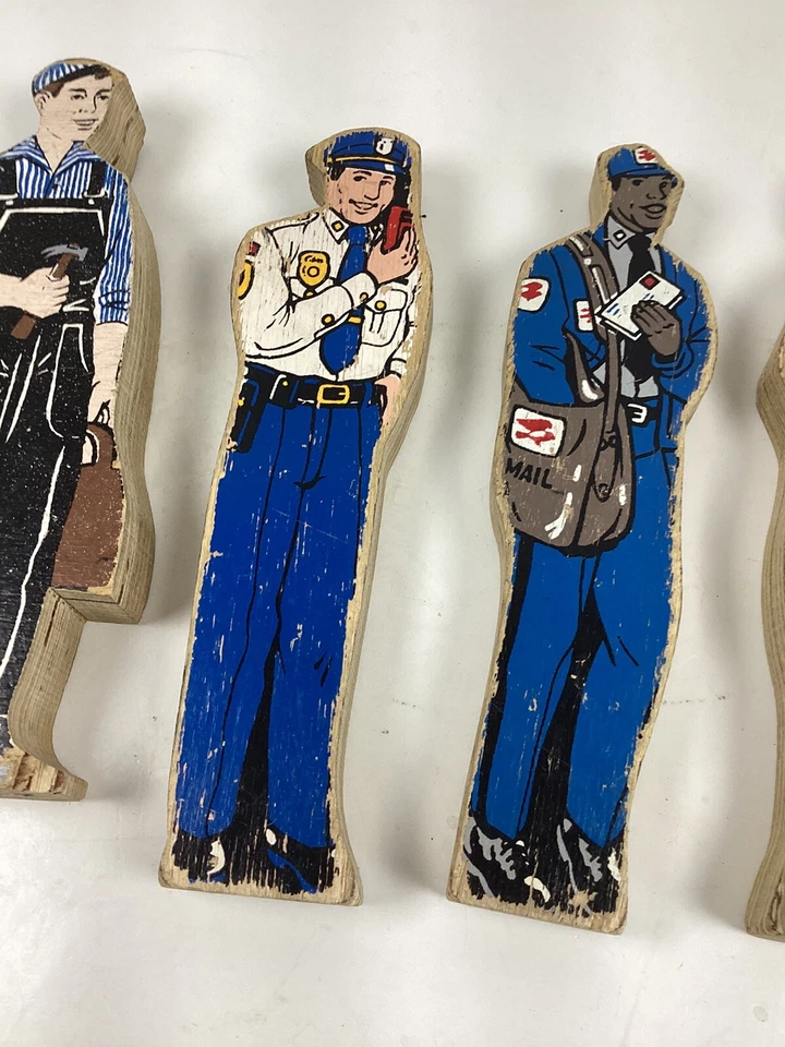 Lote de 4 figuras de cuña de madera de colección mecánico, carpintero, policía, cartero Foto 4 de 4