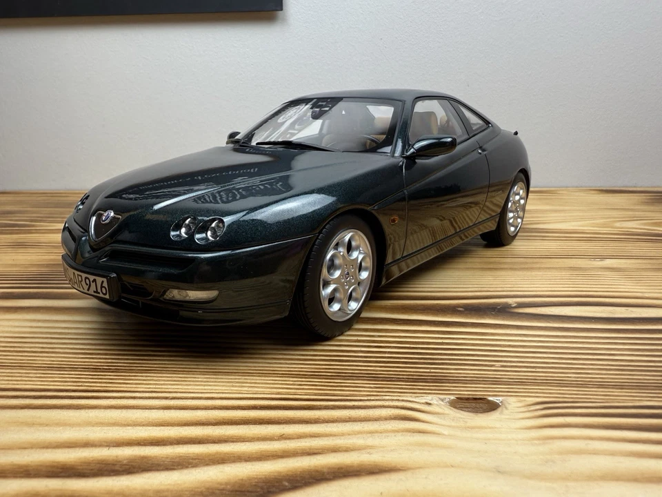Norev 1/18 - Alfa Romeo Gtv 2001 Coventry Green 1:18 - NV187842 - [Neuf] - Photo 3/4