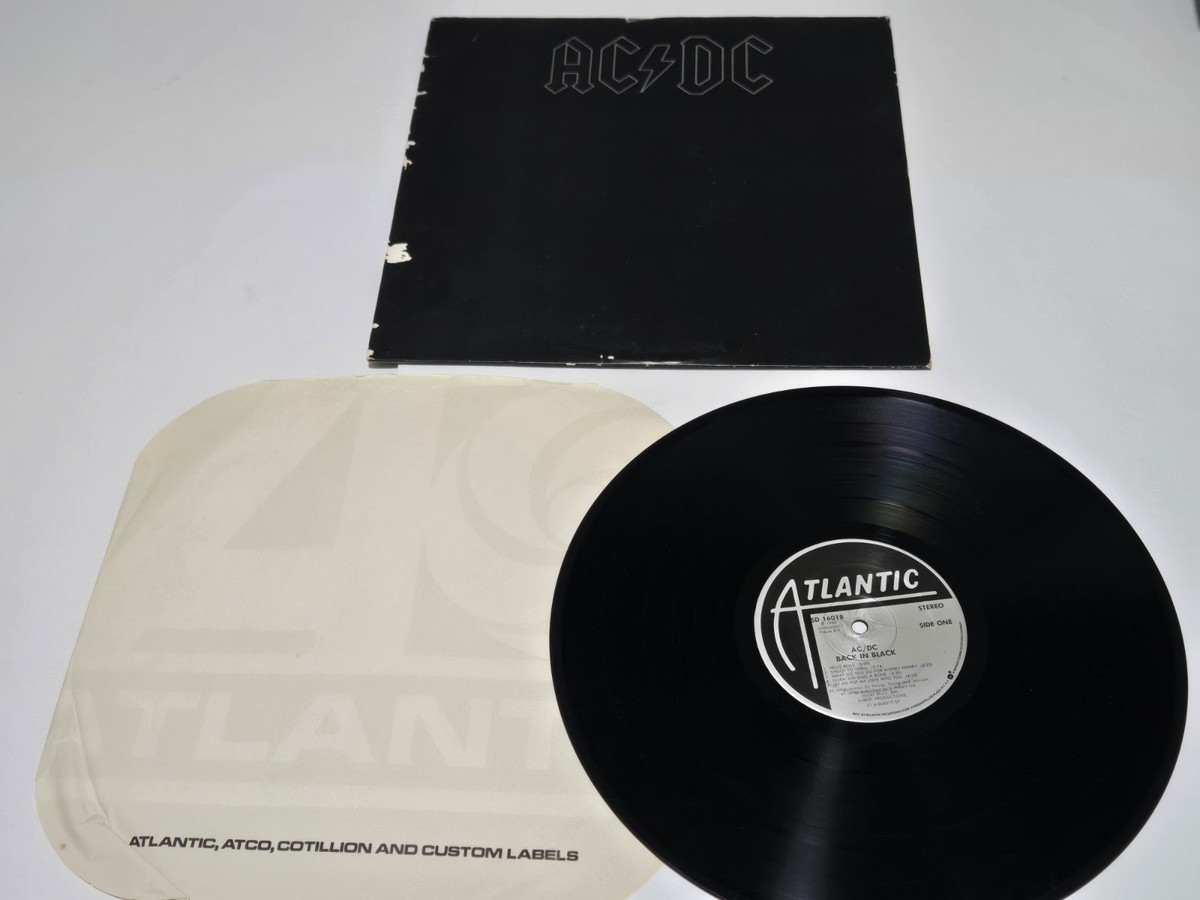 AC / DC Back in Black 12