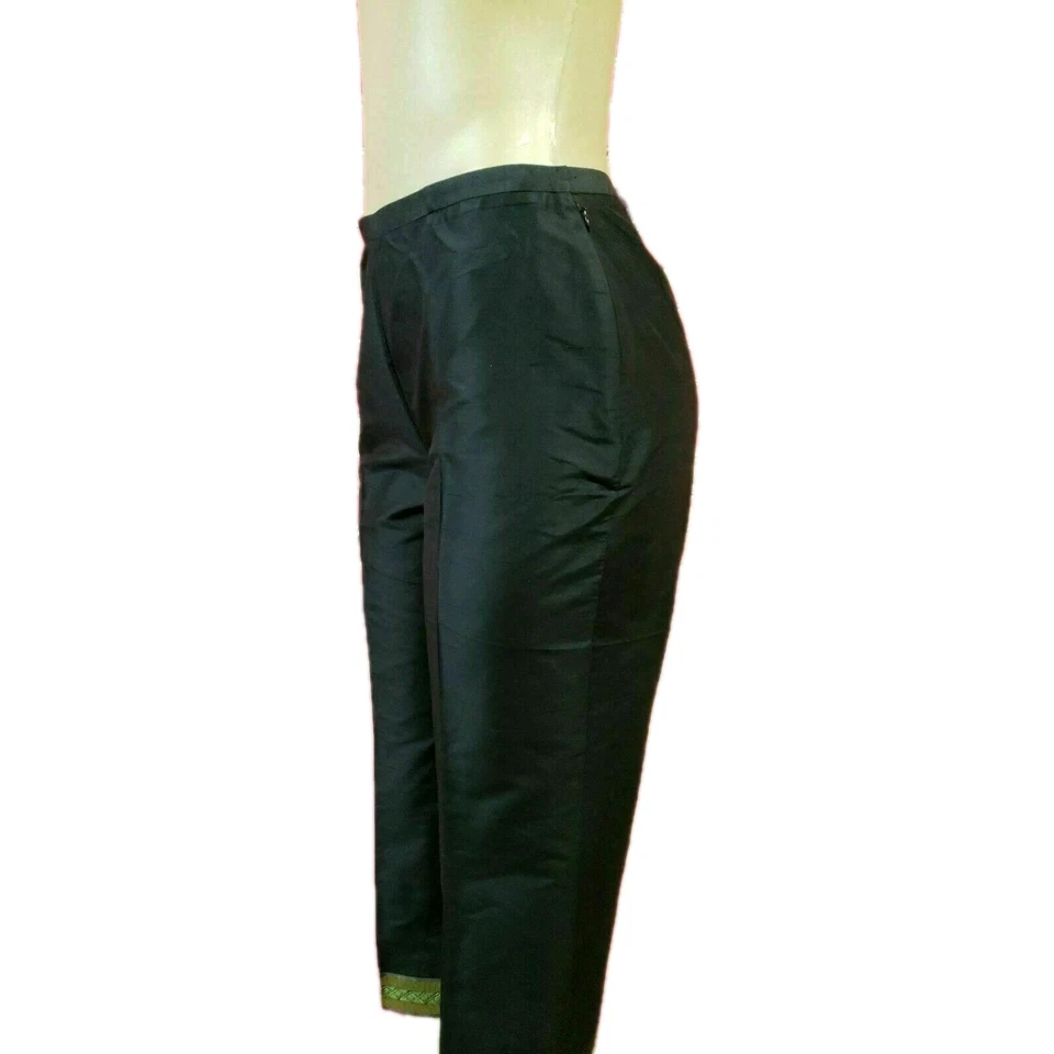 Calça feminina Classiques Entier preta de seda cropped bainha enfeitada Capri tamanho 6 - Imagem 3 de 4
