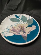 PIATTO CENTROTAVOLA IN CERAMICA DECORATO E DIPINTO A MANO SOGGETTO GIGLIO