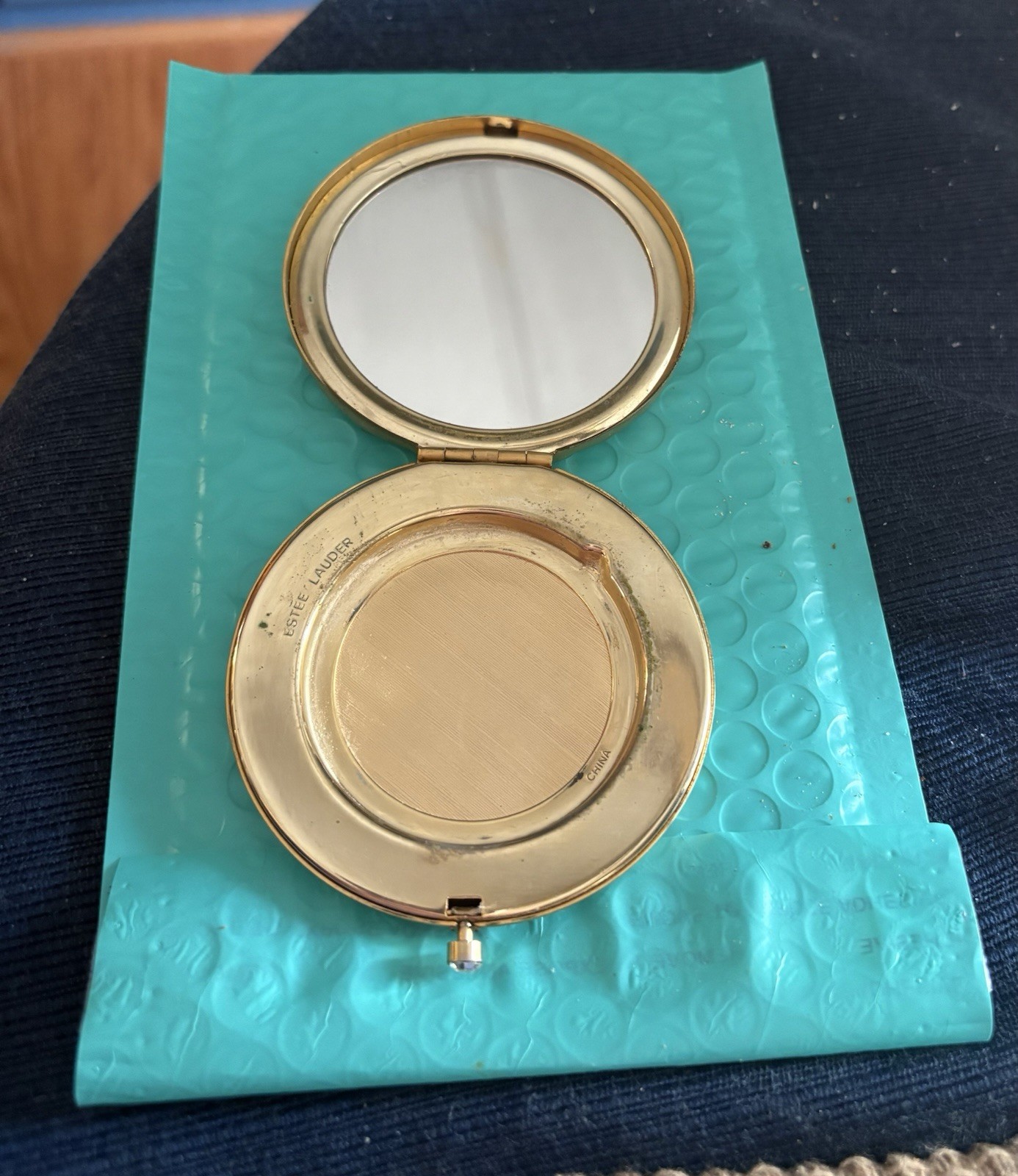 ESTEE LAUDER GOLDEN LEO LION LADIES POWDER COMPACT MATTE GOLD RHINESTONE JEWELS