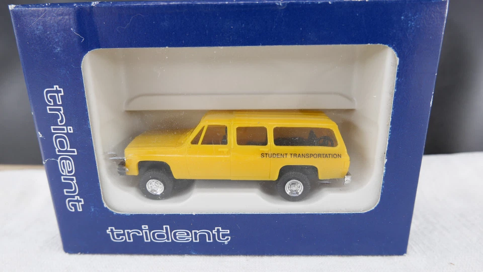 Trident voiture Ho 1/87 Chevrolet suburban 4x4 SCHOOL TRANSPORT ref 90116 - Photo 1/1