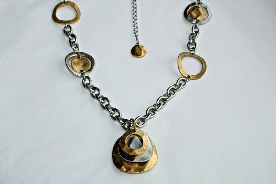 Collar Cadena Círculo Abierto 21-25" Tono Plateado 2 Tonos PREMIER DESIGNS Foto 2 de 4