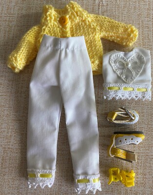 Blythe/Icy Puppenoutfit komplett mit allem abgebildet mit Schuhen - keine Puppe