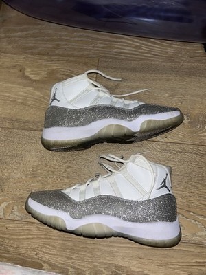 Jordan Air Jordan 11 Men's Mid Top Lace-Up Sneakers White/Silver Glitter