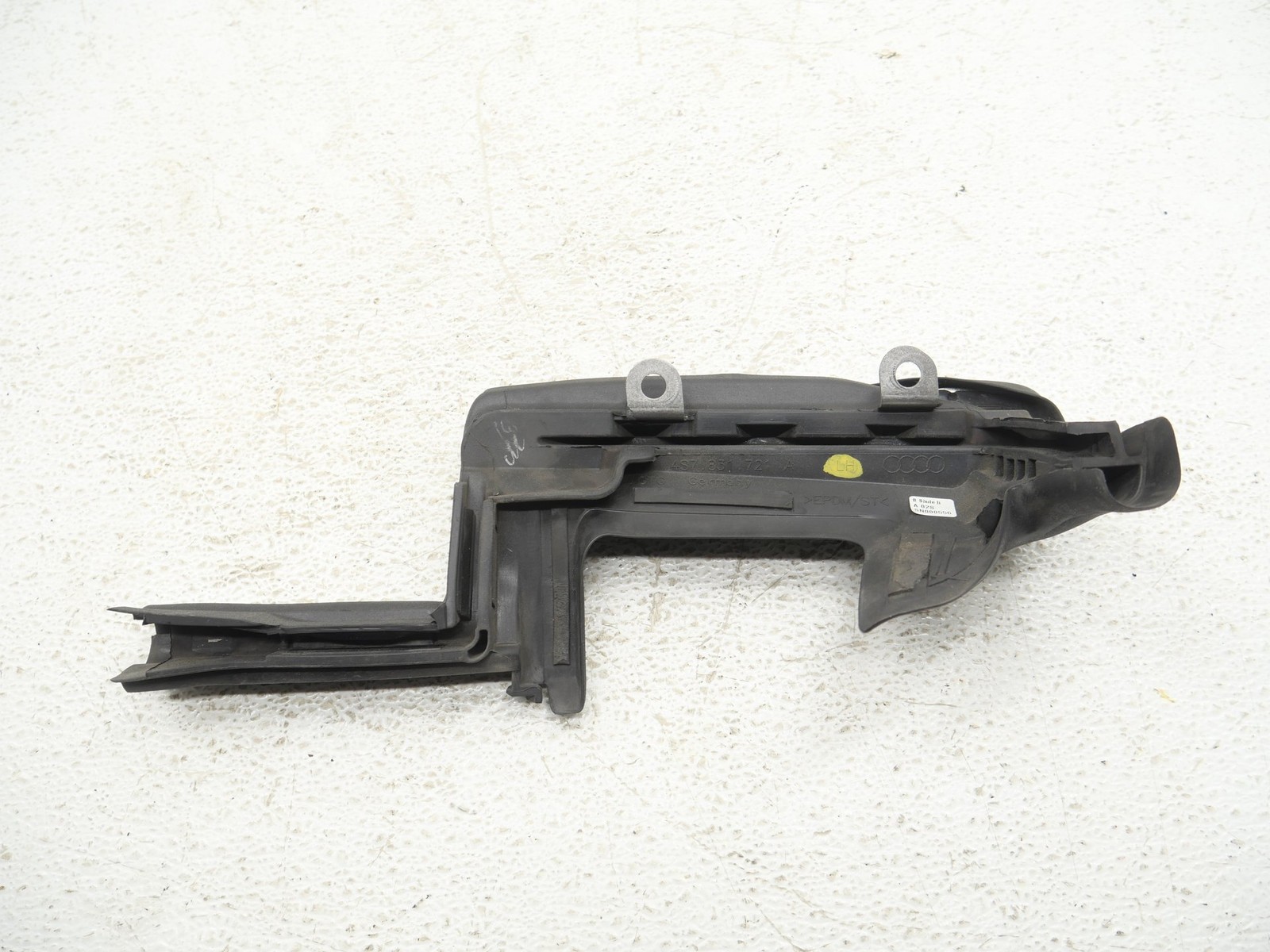 Audi R8 Spyder 2017-2023 Front Left Outer window scraper seal P/N 4S7831721A