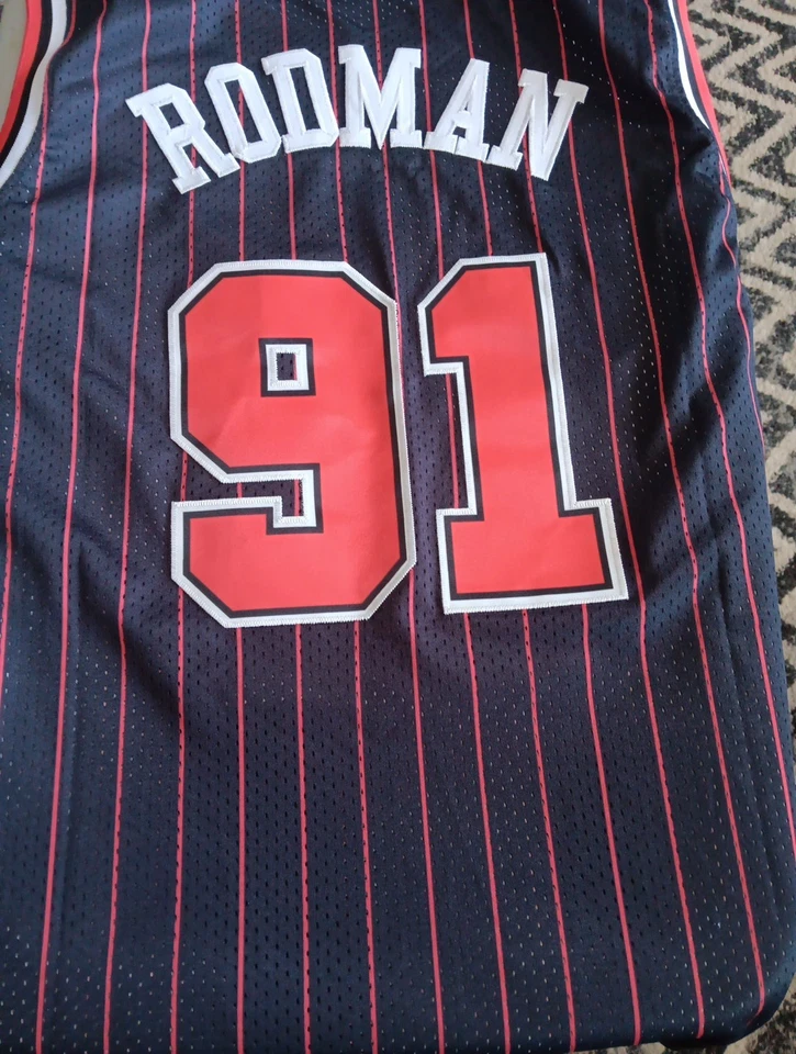 Camiseta de práctica Dennis Rodman negra y roja de los Chicago Bulls (XL) Foto 4 de 4