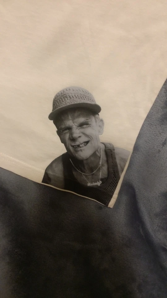 Camiseta Oficial Red Hot Chili Peppers 2023 Unlimited Love World Tour AUS Talla S Foto 4 de 4