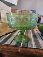Vintage E.O. Brody Co. Emerald Green Fruit Pedestal Glass Bowl Candy Dish