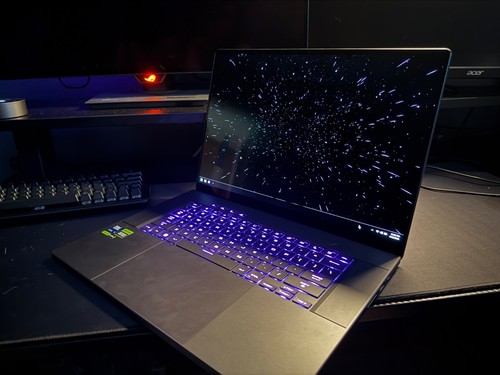 asus rog zephyrus g16 GU605 RTX4070-ULTRA 9 INTEL- 1TB SSD-240 HZ OLED-2.5K