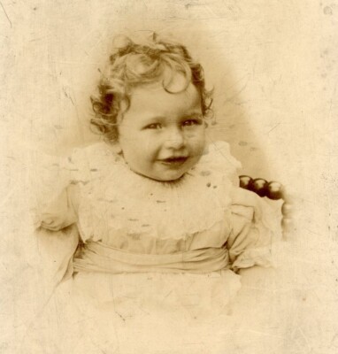 Portrait süßes junges Baby entzückende Schrankkarte Foto antik #43
