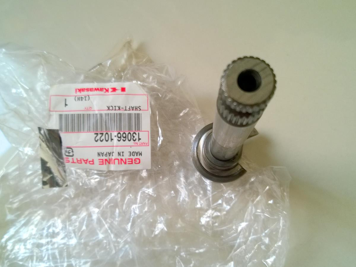 78 Kawasaki Kd100 KD 100 M3 OEM Kick Shaft Starter Gear Arm Mount