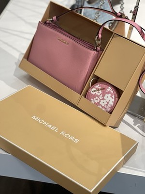 NWT michael kors Trisha Pebbled Leather Crossbody Bag With Pouch