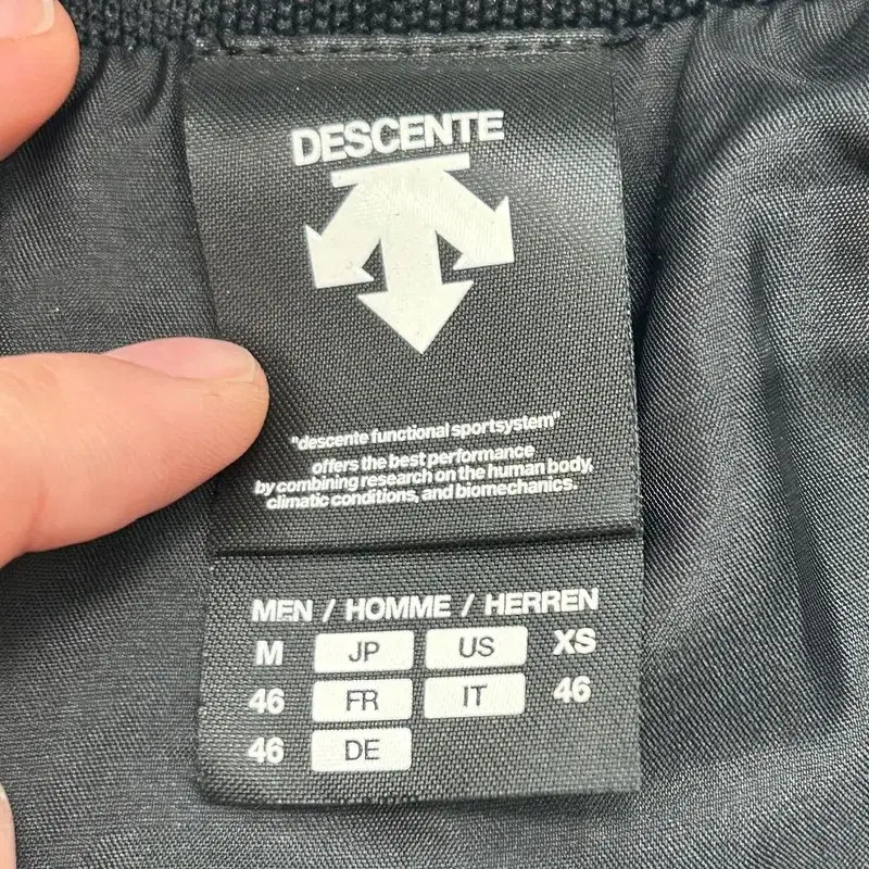 Descente Lightweight Quilted Down Jacket N0999 M … - image 8