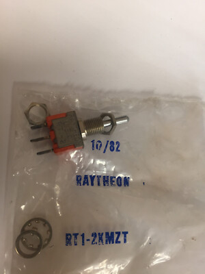 RT1-2KMZT RAYTHEON ON-OFF-ON MINIATURE TOGGLE SWITCH 3A 125V   NOS