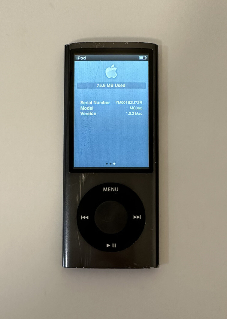 Apple iPod nano 5th Generation Black (16 GB) Works Great