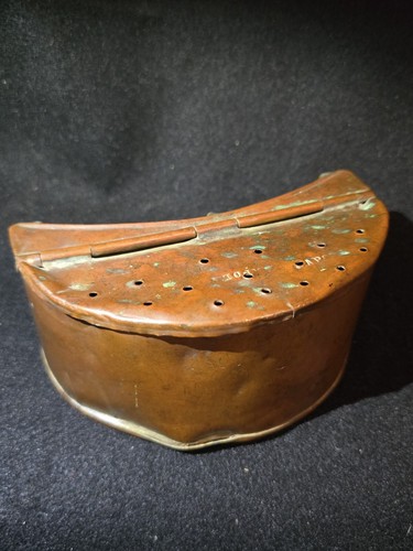 Vintage Solid Copper (SAPOL) Live Worm Bait Fishing Box With Belt Clip @50 - Picture 4 of 11