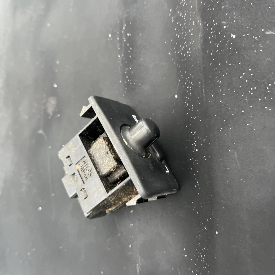 Interruptor de espejo retrovisor eléctrico Pathfinder camioneta pickup Nissan D21 1994-1997 OEM Foto 4 de 4