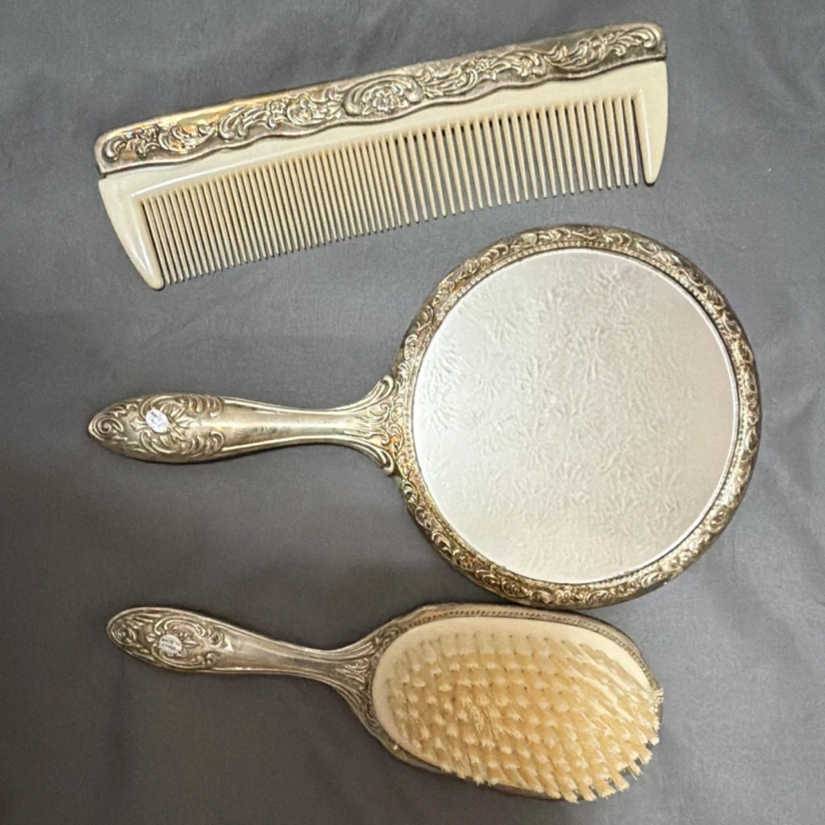 Brush And Mirror Set In Antique Us Sterling Silver Brushes