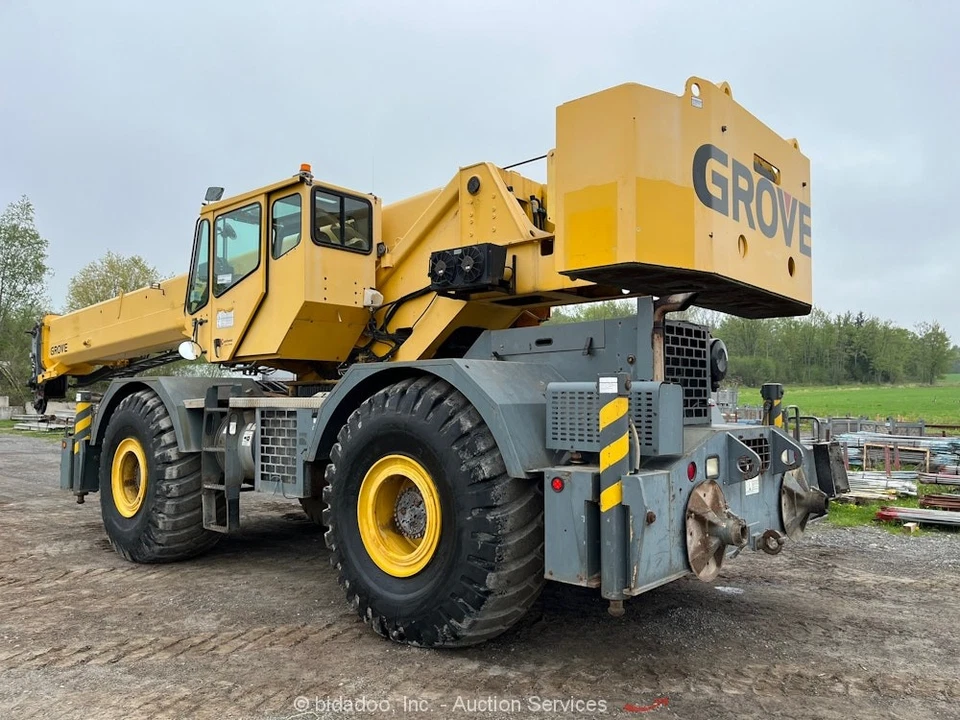 Grúa Grove RT700E 2007 60 toneladas terreno áspero 150' con pluma de extensión bidadoo Foto 4 de 4