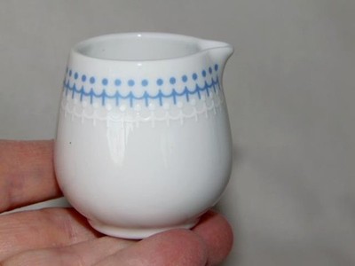 Vintage NORITAKE China Miniature 1-3/4'' Individual CREAMER Or SYRUP, Blue White
