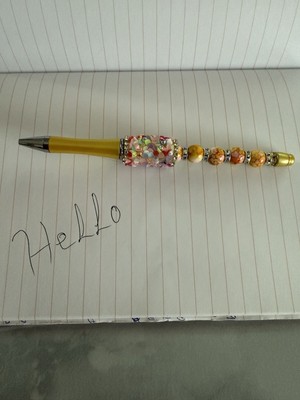 Ein Stift nach Maß Perlen zum Schreiben auf Papier mit Stil
