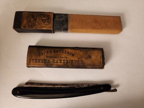 VINTAGE BLACK HANDLED STRAIGHT RAZOR JOHAN ENGSTROM PRISBELONTA- MADE IN SWEDEN