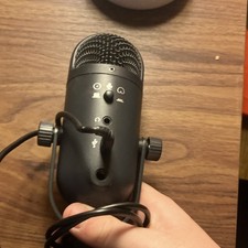 onn. USB Dual-Pattern Microphone USB Mute Button Adjustable Stand Black