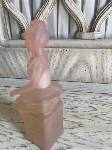 Vintage Primadonna Ballerina 1 Oz Pink Frosted Glass Perfume Bottle Avon - Picture 3 of 12