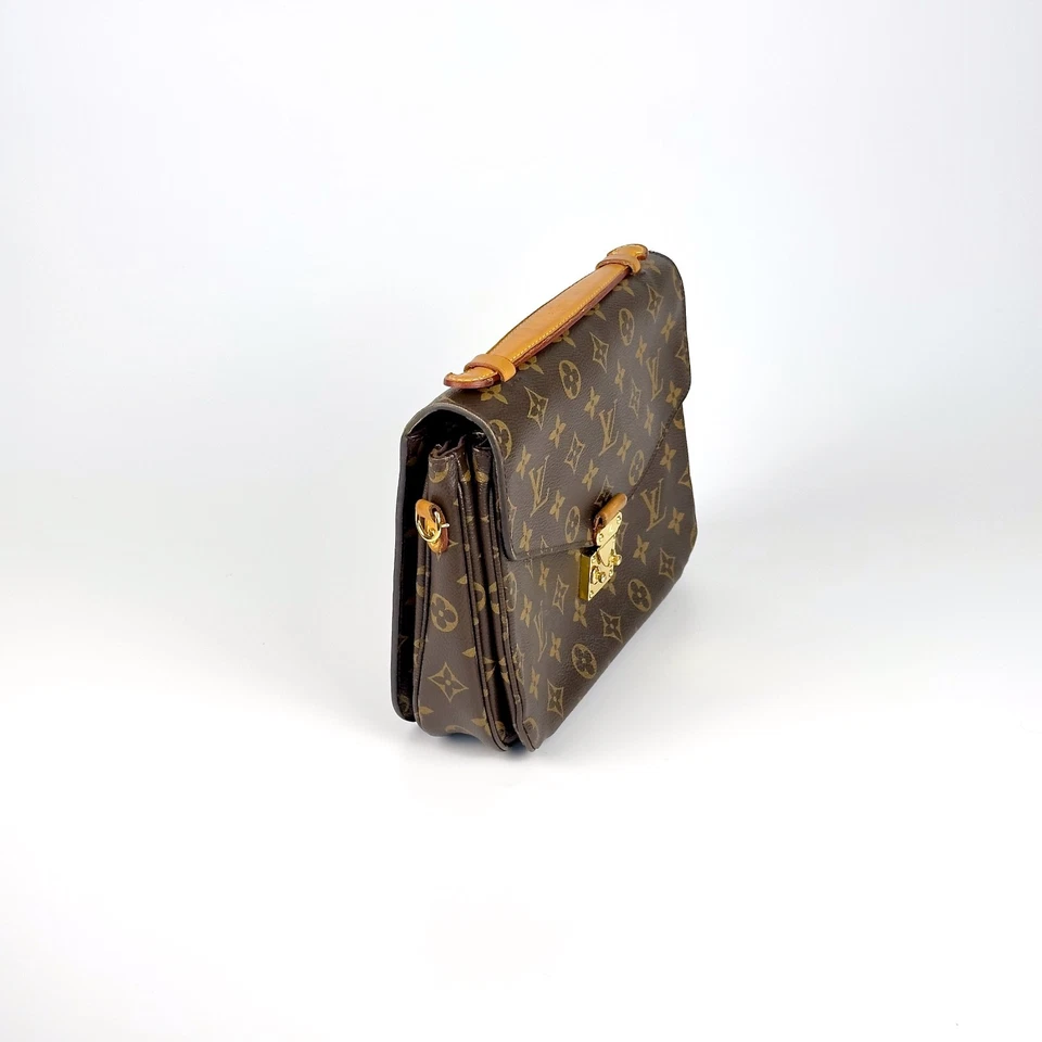 Louis Vuitton Pochette Métis, photo 2 of 5