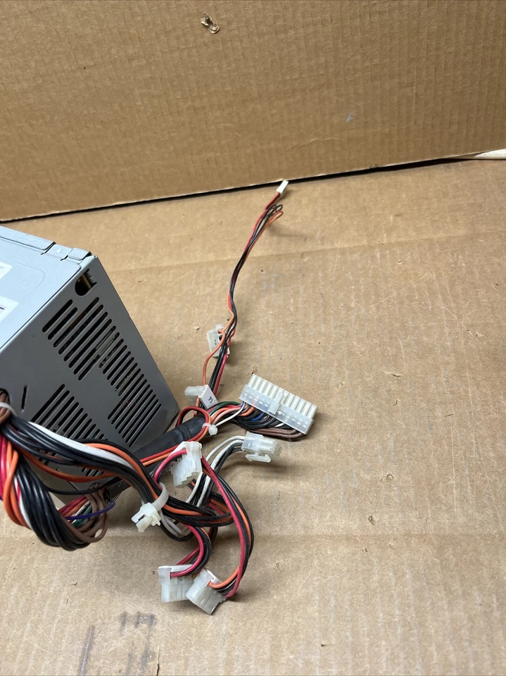 305992-001 Compaq Compaq XW6000 power supply 305992-001 189643-002 WTX460-3505 - Image 2 of 3