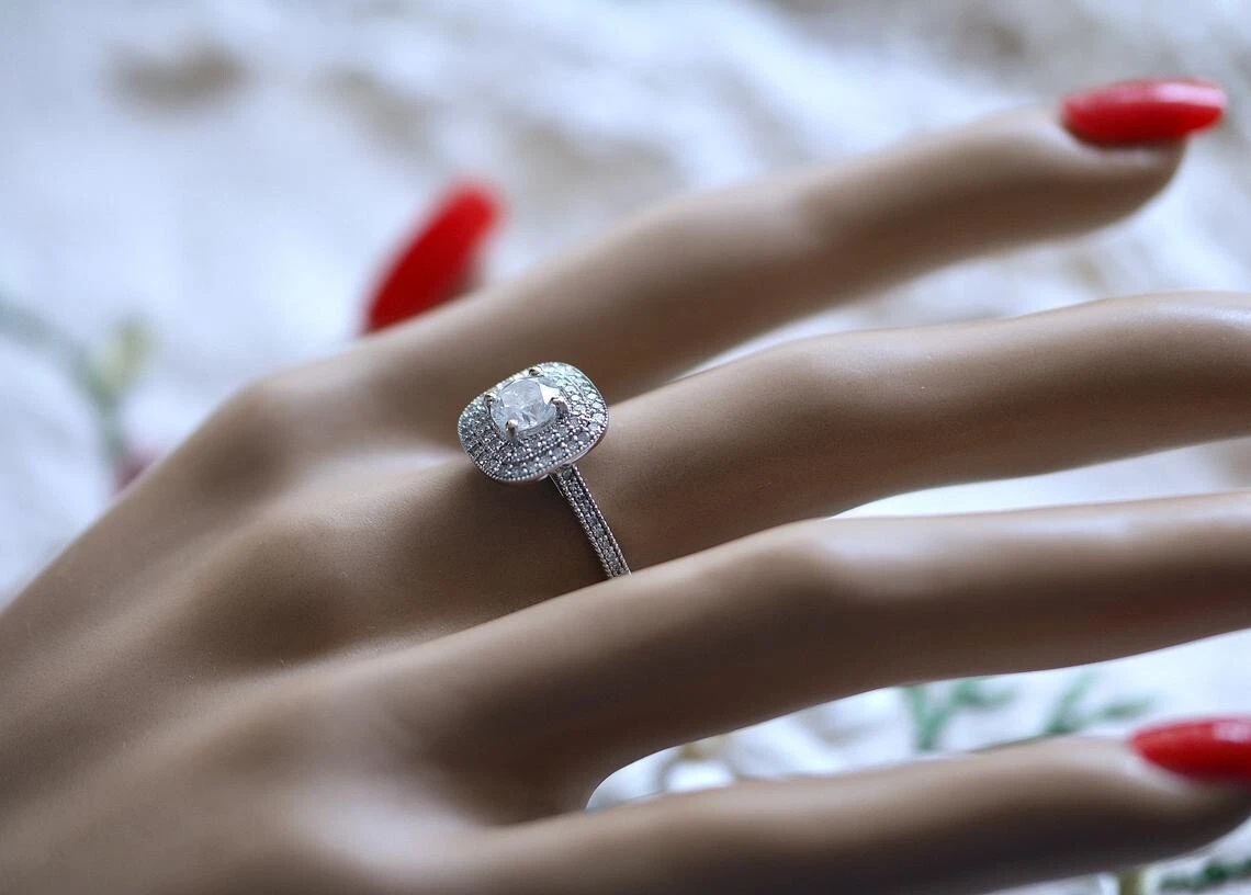 Fine diamond jewellery outlet