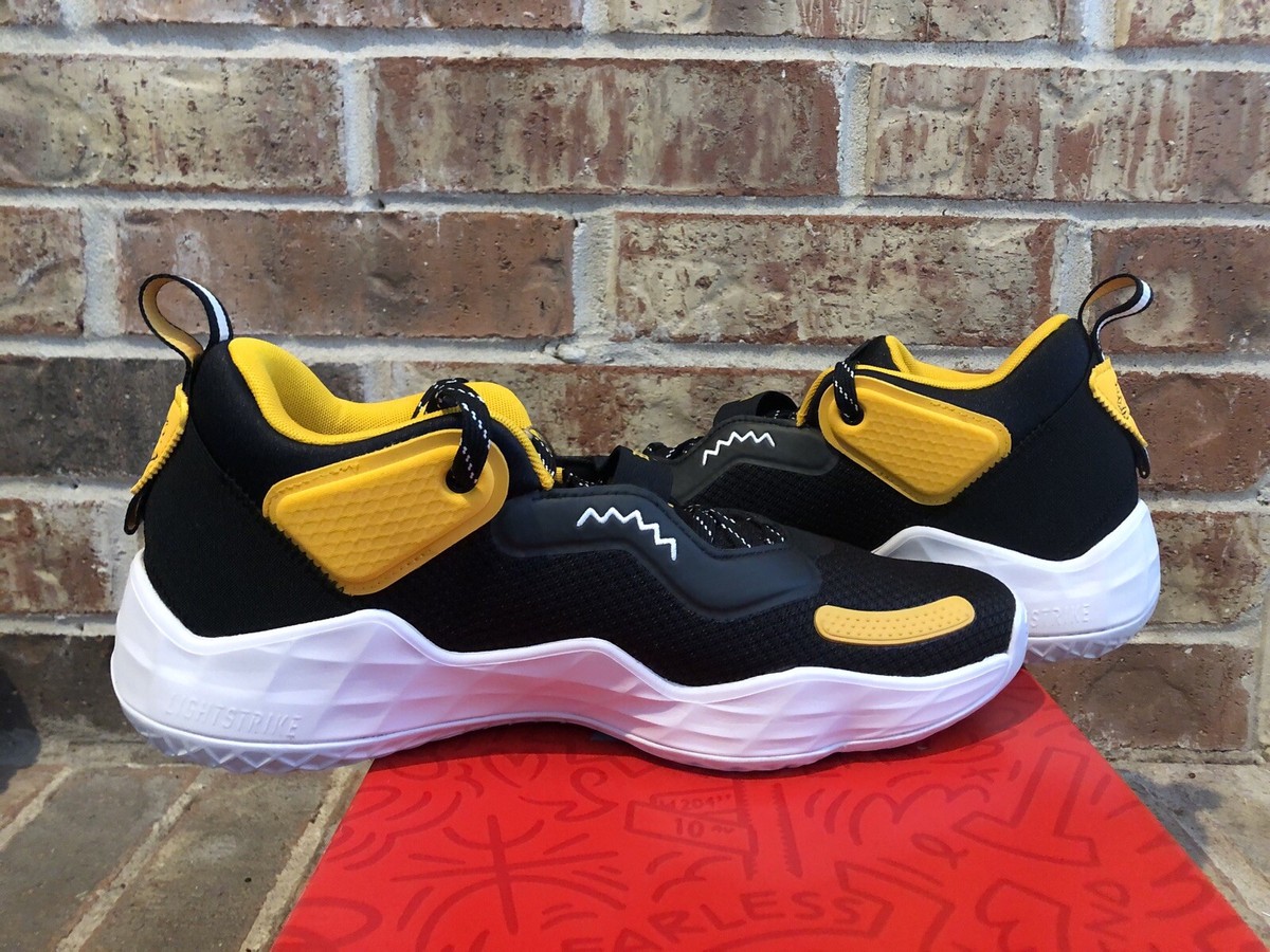 New 10 Adidas D.O.N. Issue 3 Bel-Air Basketball Shoes Black New 10 Adidas D.O.N. Issue 3 Bel-Air Basketball Shoes Black