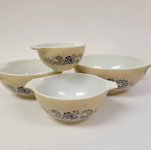 Vintage Pyrex Cinderella Nesting Mixing Bowl Set