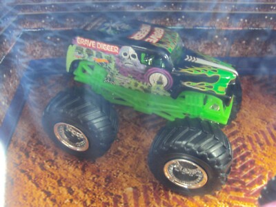 2017 HOT WHEELS MONSTER TRUCK JAM 25 YEARS 1992-2007 SMASH UP